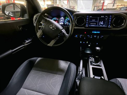 Used 2023 Toyota Tacoma TRD Sport w/ Technology Package image 17