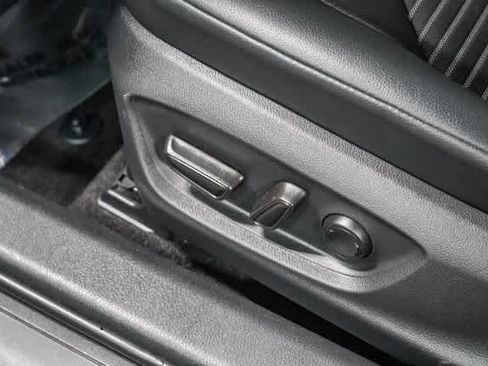 Certified 2020 Toyota Camry SE image 23