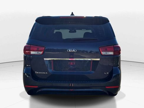 Used 2017 Kia Sedona LX w/ LX Essentials Premium Package FWD image 7