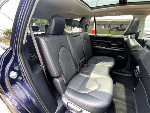 Used 2025 Toyota Grand Highlander AWD image 32