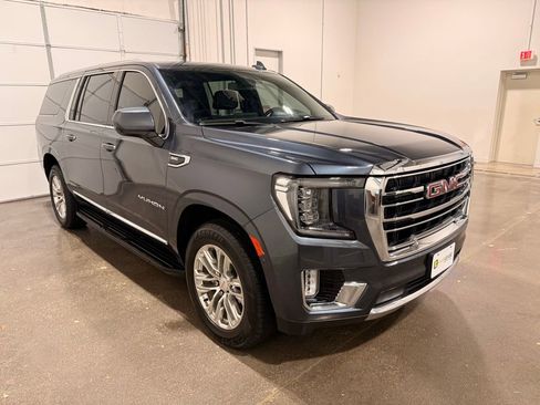 Used 2021 GMC Yukon XL SLT image 3