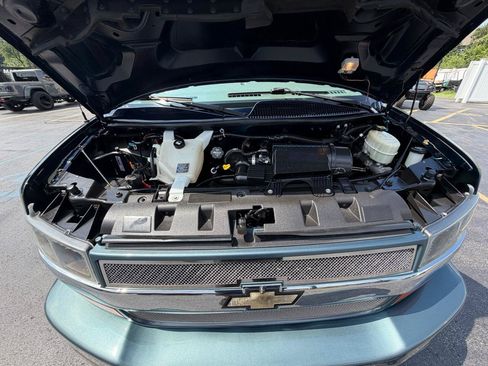 Used 2017 Chevrolet Express 2500 RWD image 43