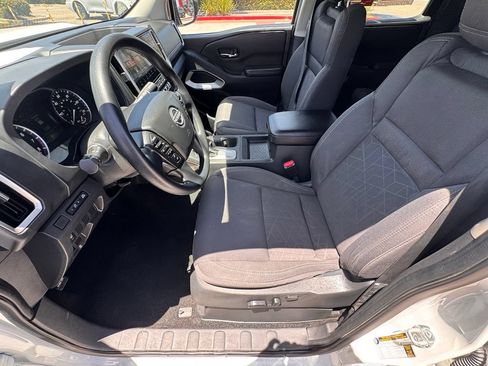 Certified 2025 Nissan Frontier SV RWD image 11