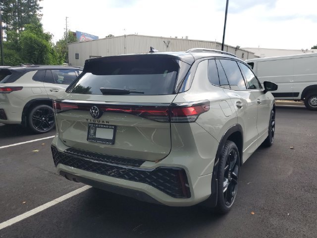 New 2026 Volkswagen Tiguan SE R-Line FWD image 4