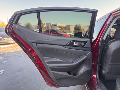 Used 2019 Nissan Maxima Platinum w/ Sport Mat Group FWD image 18