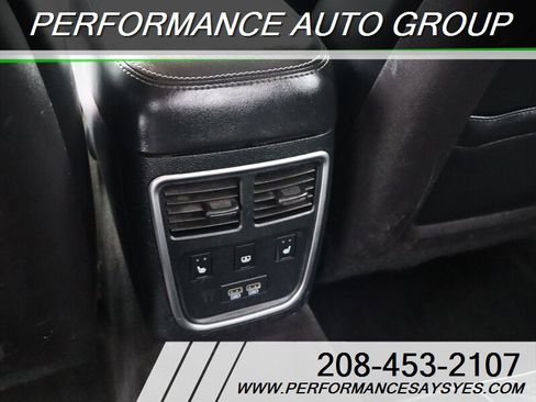 Used 2015 Chrysler 300 C w/ Light Group image 18