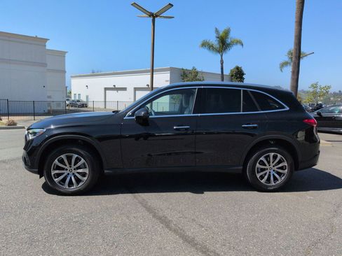 Used 2023 Mercedes-Benz GLC 300 4MATIC image 2