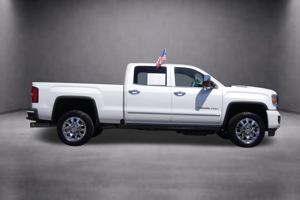 Used 2018 GMC Sierra 2500 Denali w/ Duramax Plus Package AWD/4WD image 3