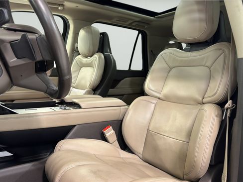 Used 2023 Lincoln Navigator L Reserve AWD/4WD image 9