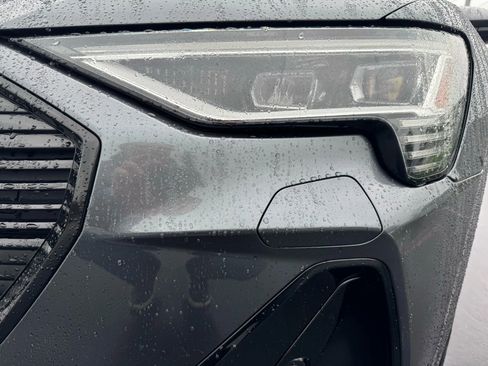 Used 2021 Audi e-tron Premium w/ Towing Package image 13