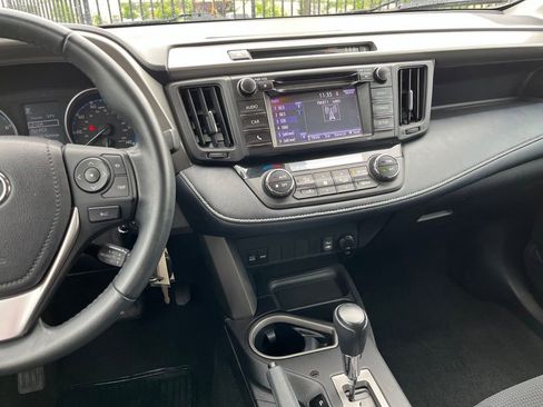 Used 2018 Toyota RAV4 XLE AWD/4WD image 7