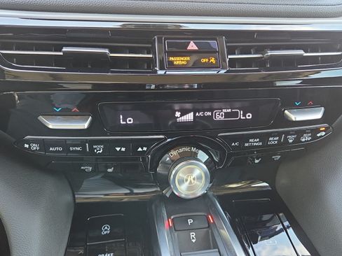 Used 2025 Acura MDX SH-AWD image 33