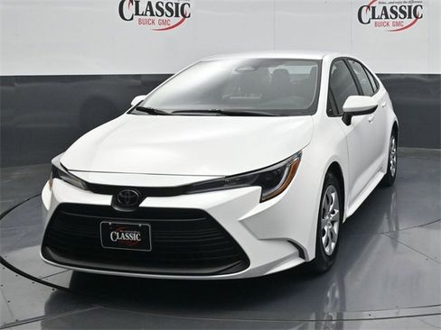 Used 2024 Toyota Corolla LE image 4