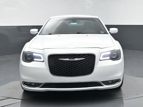 Used 2017 Chrysler 300 S image 3