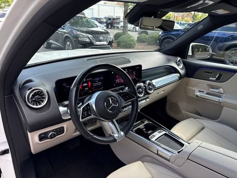 Used 2025 Mercedes-Benz GLB 250 4MATIC image 14