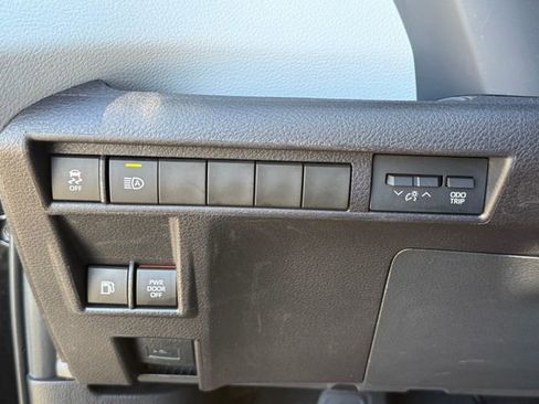 Used 2025 Toyota Sienna XLE image 20