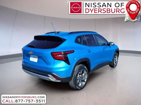 Used 2025 Chevrolet Trax LT w/ Driver Confidence Package image 3