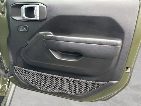 Used 2022 Jeep Gladiator Willys image 9