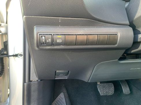 Used 2025 Toyota Corolla LE image 32