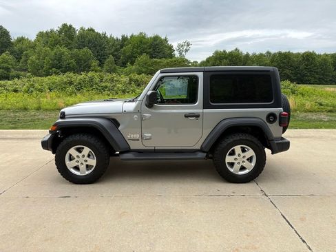 Used 2020 Jeep Wrangler Sport AWD/4WD image 6