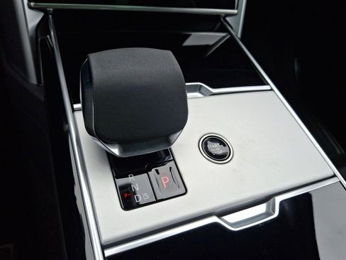 New 2025 Land Rover Range Rover SE image 24