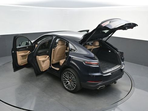 Used 2022 Porsche Cayenne Coupe w/ Premium Package image 45