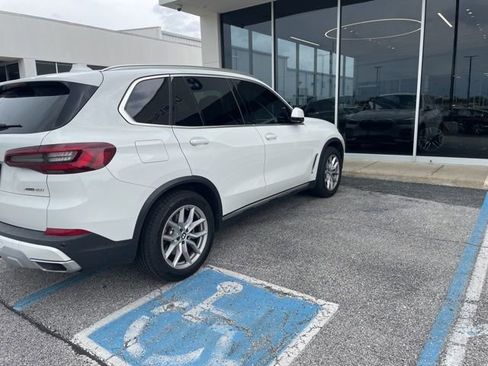 Used 2022 BMW X5 xDrive40i AWD/4WD image 3