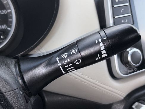 Used 2020 Nissan Versa SV FWD image 8