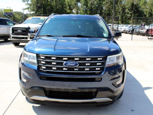 Used 2017 Ford Explorer XLT image 3
