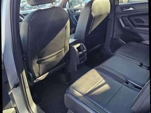 Used 2021 Volkswagen Tiguan SE R-Line image 8