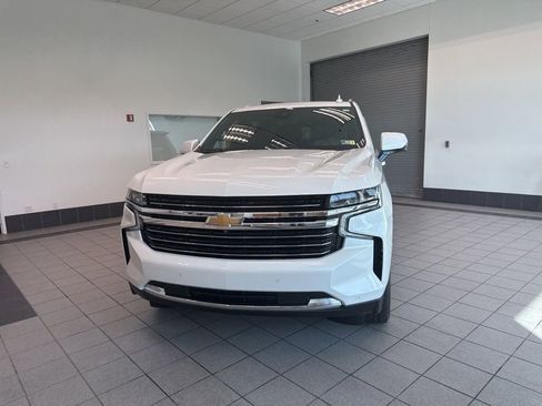 Used 2023 Chevrolet Suburban LT w/ Luxury Package AWD/4WD image 2