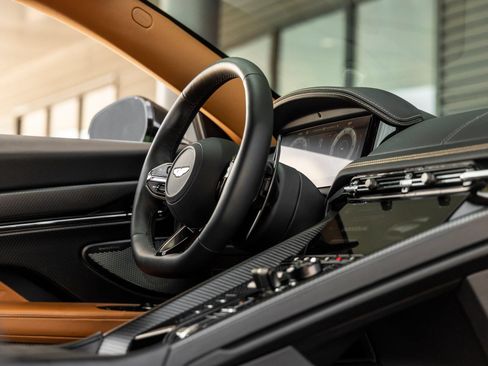 Used 2025 Aston Martin DB12 Coupe RWD image 46
