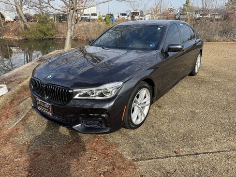 Used 2016 BMW 750i xDrive image 12