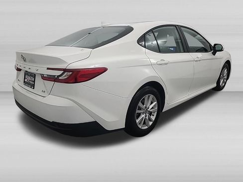 Used 2025 Toyota Camry SE FWD image 5