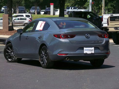 Used 2022 MAZDA MAZDA3 s FWD image 3