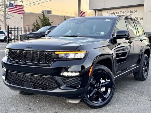 New 2025 Jeep Grand Cherokee Limited w/ Black Appearance Package image 3