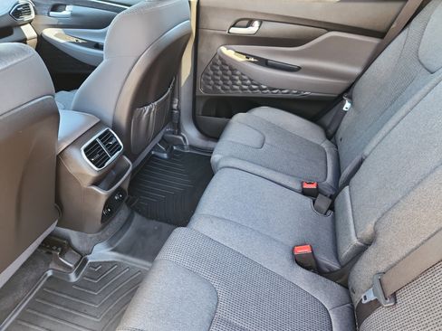 Used 2019 Hyundai Santa Fe SE image 10