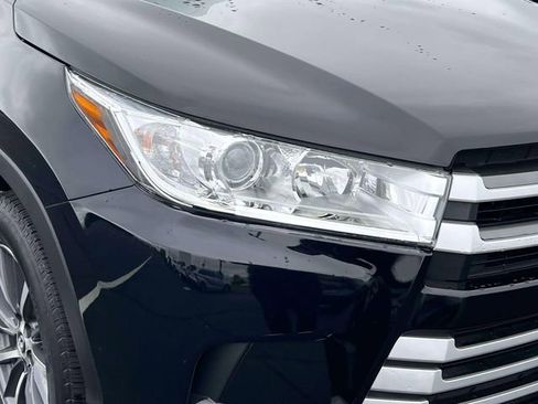 Used 2019 Toyota Highlander XLE AWD/4WD image 8