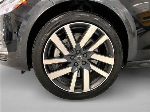 Used 2025 Volvo V90 B6 Cross Country Plus w/ Protection Package Premier AWD/4WD image 10