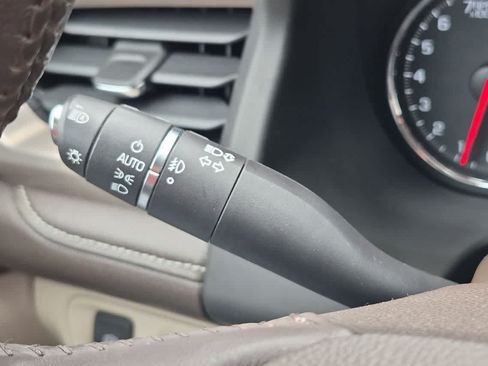 Used 2019 GMC Acadia Denali w/ Technology Package AWD/4WD image 27