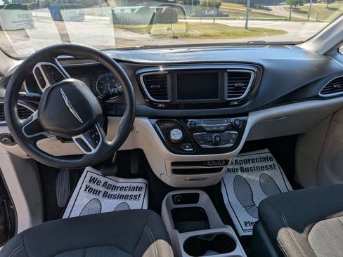 Used 2021 Chrysler Voyager LX FWD image 16