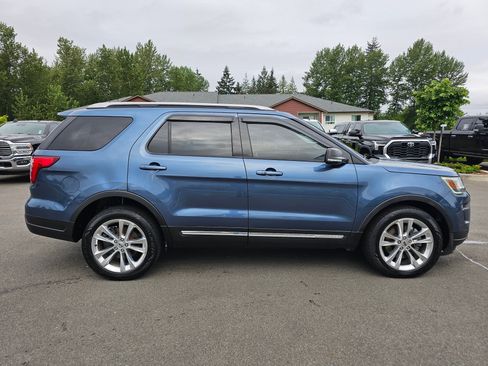 Used 2019 Ford Explorer XLT w/ Equipment Group 202A AWD/4WD image 2