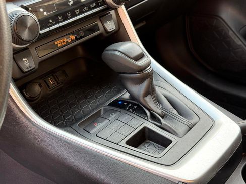 Used 2020 Toyota RAV4 LE w/ All Weather Liner Package image 23