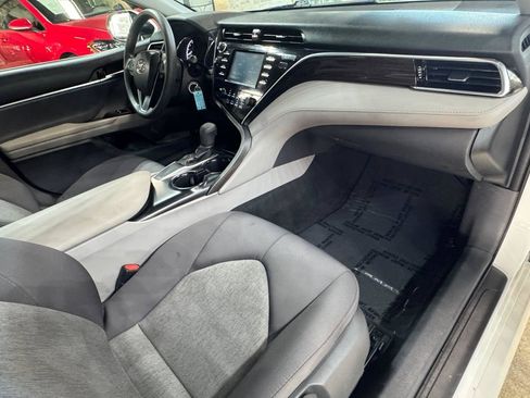 Used 2018 Toyota Camry LE FWD image 9