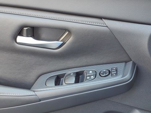 Certified 2025 Nissan Sentra SV image 30