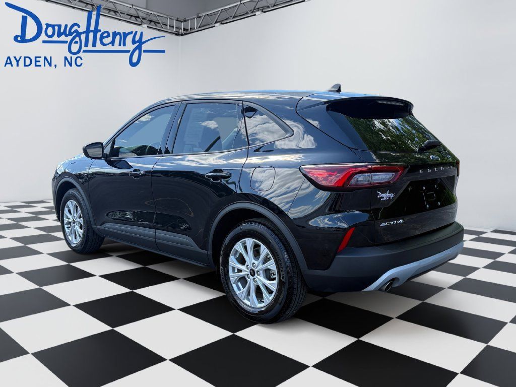 Used 2025 Ford Escape Active FWD image 3