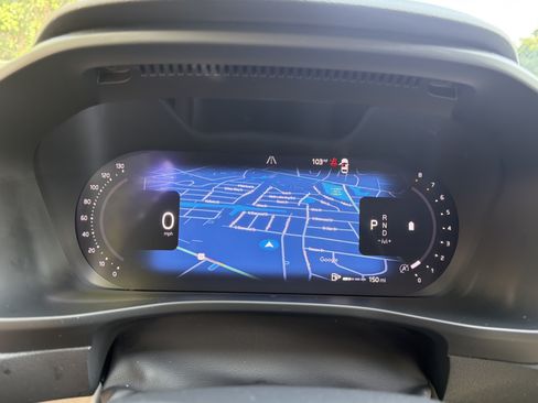 Certified 2023 Volvo XC40 B5 Plus AWD/4WD image 21