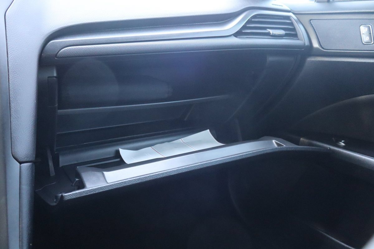 Used 2018 Ford Fusion SE w/ Equipment Group 201A FWD image 37