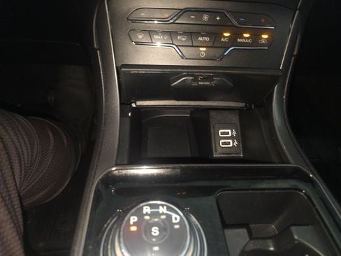 Used 2020 Ford Edge SE FWD image 22