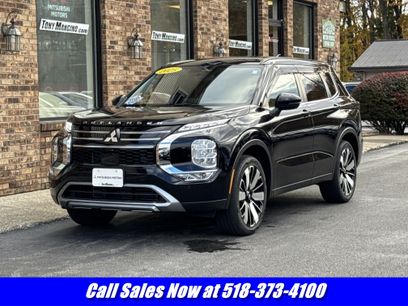 Used 2025 Mitsubishi Outlander SE